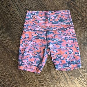 Lululemon Wunder train bike shorts